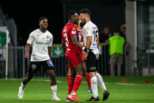 Östersunds Sam Mensiro och Örebros Yaser Kasım