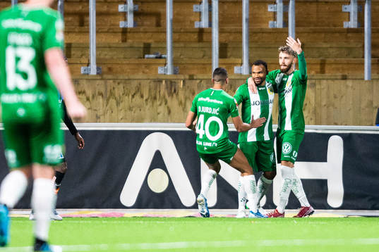Hammarbys Serge-Junior Martinsson Ngouali jublar