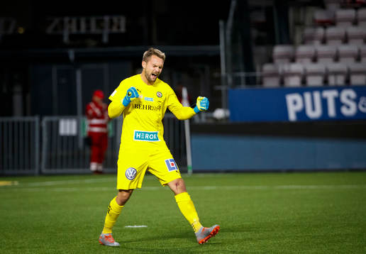 Örebros målvakt Oscar Jansson jublar
