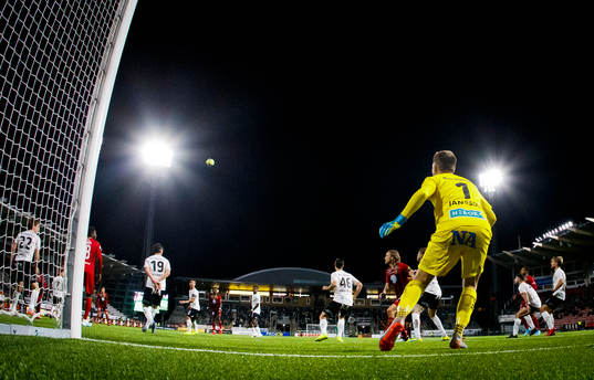Örebros Agon Mehmeti, Helmer Andersson och målvakt Oscar