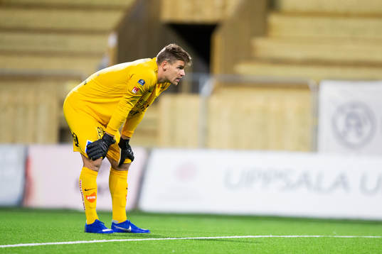 Sirius målvakt Lukas Jonsson deppar