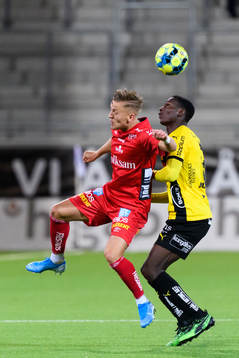 Elfsborgs Jesper Karlsson i nickduell med Häckens Godswill