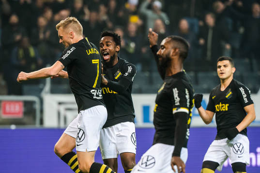 s Sebastian Larsson och Heradi Rashidi jublar