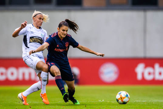 Emma Koivisto of Göteborg and Jovana Damnjanovic of Bayern