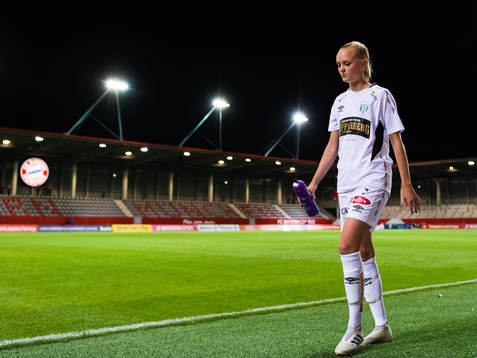 Emma Pennsäter of Göteborg looks dejected