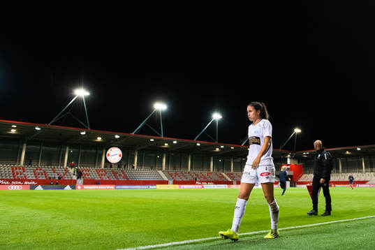 Taylor Leach of Göteborg looks dejected