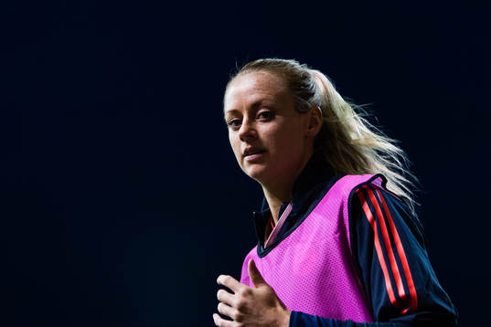Amanda Ilestedt of Bayern Munich warms up