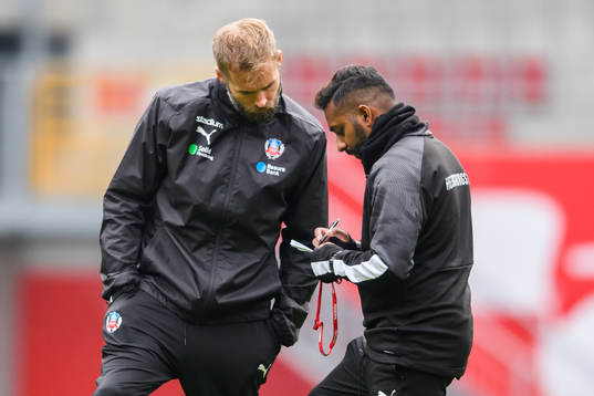 Tränare Olof Mellberg och assisterande tränare Alexander
