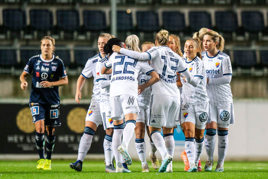 Djurgårdens Mia Jalkerud jublar med lagkamrater