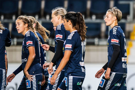 Linköpings Lina Hurtig jublar med lagkamrater