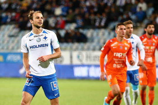 IFK Norrköpings Lars Krogh Gerson ser bollen gå in i mål