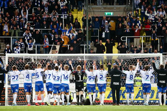 IFK Norrköpings spelare jublar med sina supportrar