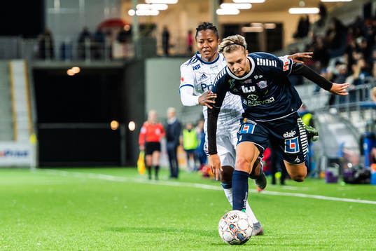 Djurgårdens Ogonna Chukwudi och Linköpings Lina Hurtig