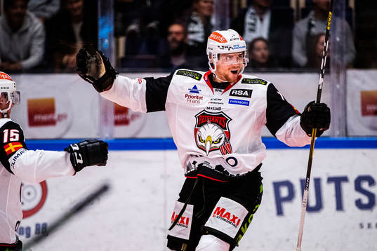 Malmö Redhawks Max Görtz jublar