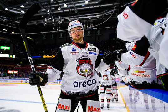 Malmö Redhawks Max Görtz jublar