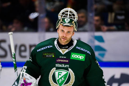 Färjestads målvakt Markus Svensson deppar