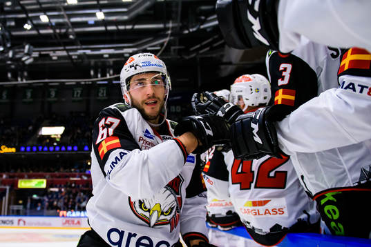 Malmö Redhawks Konstantin Komarek jublar