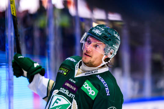 Färjestads Jesper Olofsson jublar och tackar publiken