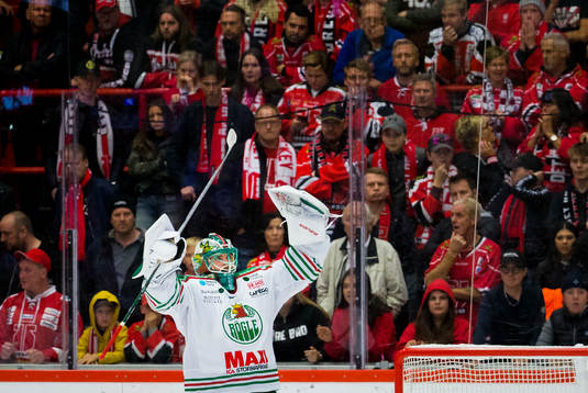 Rögles målvakt Christoffer Rifalk jublar