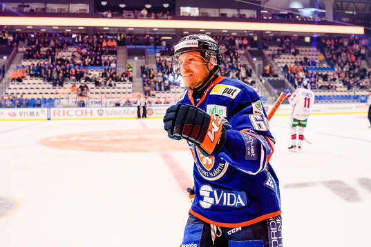 Växjös Erik Josefsson jublar