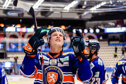 Växjös Oliver Bohm jublar