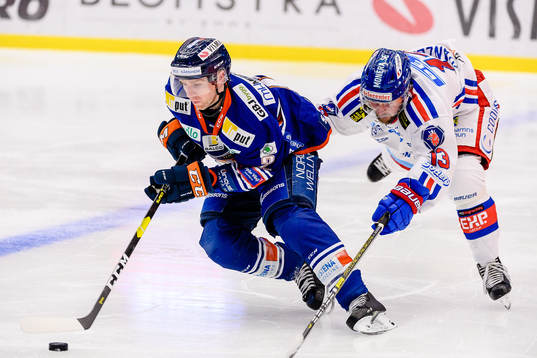 Växjös Matthew Bodie jagas av Oskarshamns Gustaf Franzén