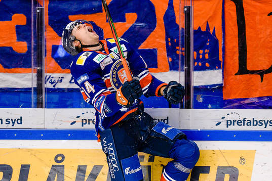 Växjös Emil Pettersson jublar