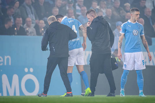 Malmö FFs Behrang Safari lämnar plan
