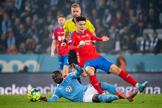Malmö FFs Bonke Innocent och Helsingborgs Armin Gigovic