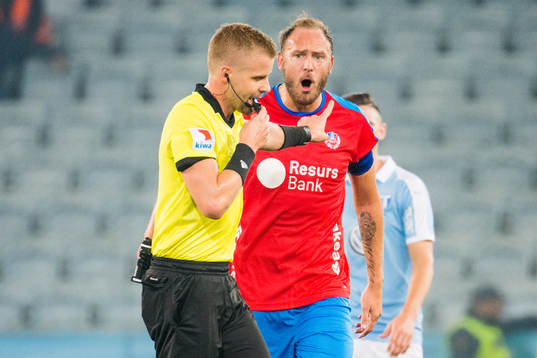 Domare Glenn Nyberg och Helsingborgs Andreas Granqvist