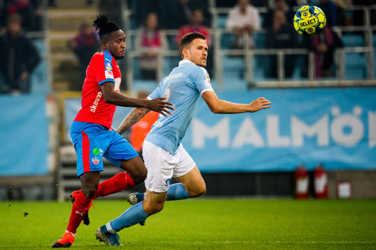 Malmö FFs Arnór Traustason och Helsingborgs Mamudu Moro