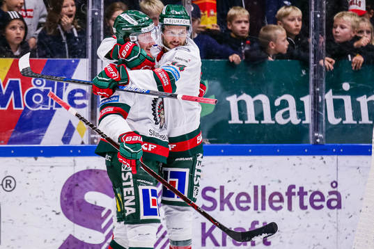Frölundas Theodor Lennström och Simon Hjalmarsson jublar