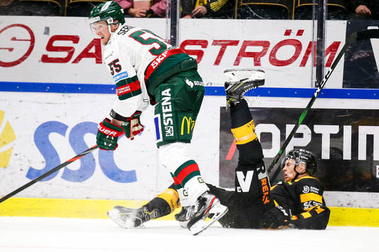 Skellefteås Philip Broberg fick ont
