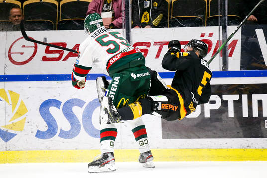 Skellefteås Philip Broberg fick ont