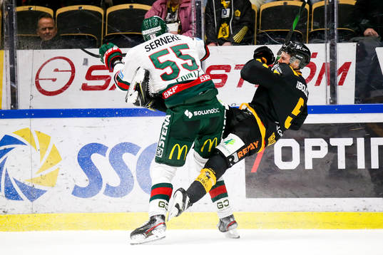 Skellefteås Philip Broberg fick ont