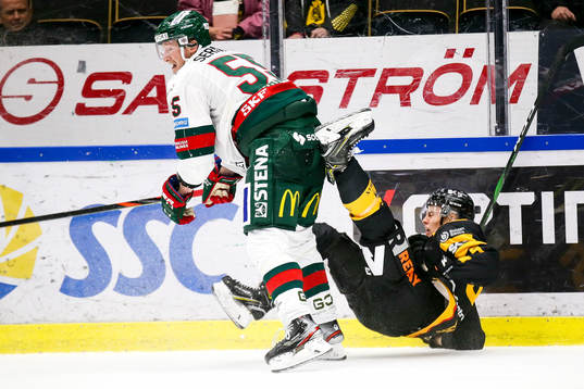 Skellefteås Philip Broberg fick ont