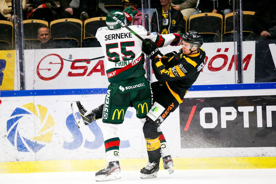 Skellefteås Philip Broberg fick ont