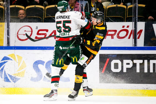 Skellefteås Philip Broberg fick ont