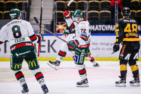 Frölundas Patrik Carlsson och Viktor Ekbom jublar
