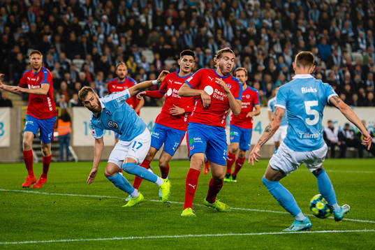 Malmö FFs Sören Rieks skjuter in 1-0