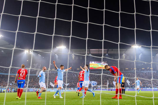 Malmö FFs Markus Rosenberg jublar med Jo Inge Berget och