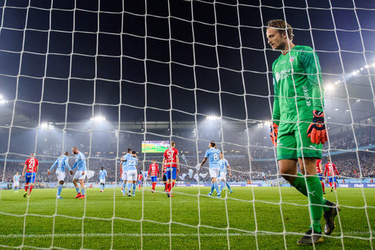 Helsingborgs målvakt Anders Lindegaard deppar