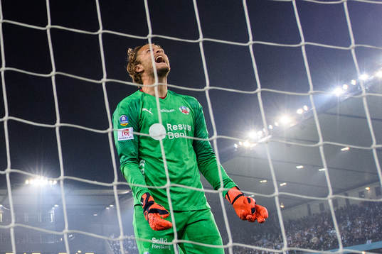 Helsingborgs målvakt Anders Lindegaard deppar
