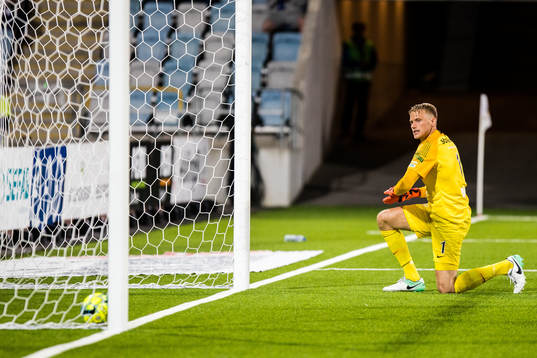 AFC Eskilstunas målvakt Ole Söderberg deppar