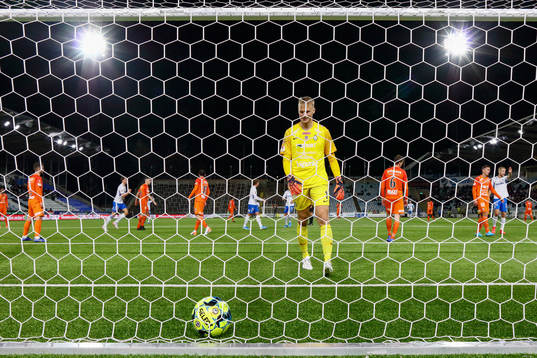 AFC Eskilstunas målvakt Ole Söderberg deppar