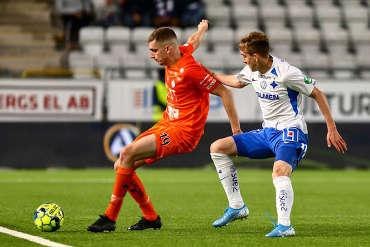 AFC Eskilstunas Adnan Catic och IFK Norrköpings Ísak