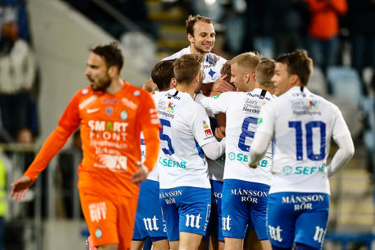 IFK Norrköpings spelare med Lars Krogh Gerson jublar