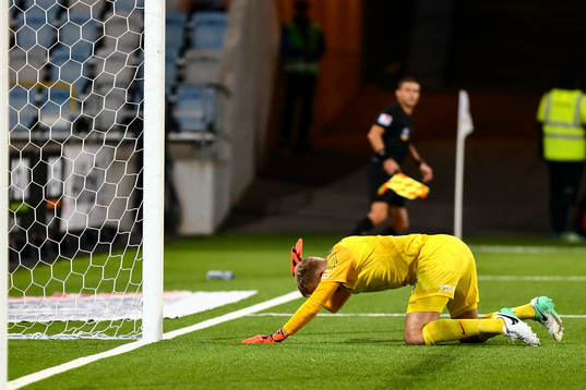 AFC Eskilstunas målvakt Ole Söderberg deppar