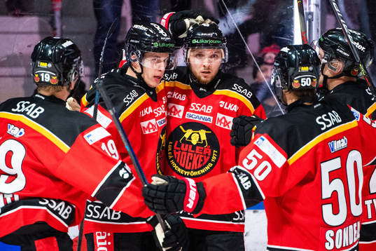 Luleås Arttu Ilomäki och Robin Kovacs jublar