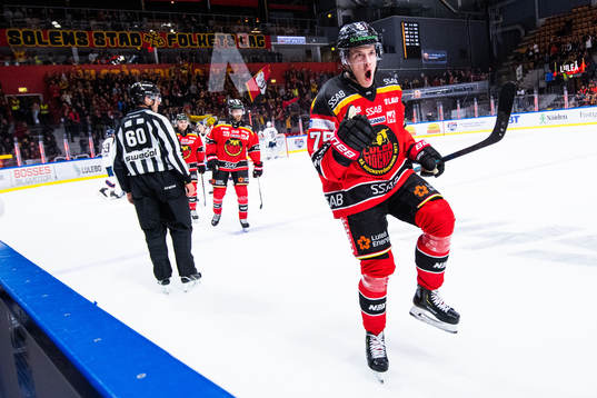 Luleås Arttu Ilomäki jublar